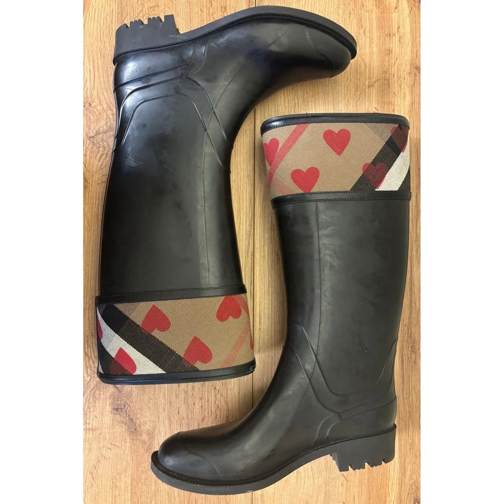 BURBERRY Crosshill Heart Check Rain Boots In Black‎ Women Size 40 Outdoor Rubber